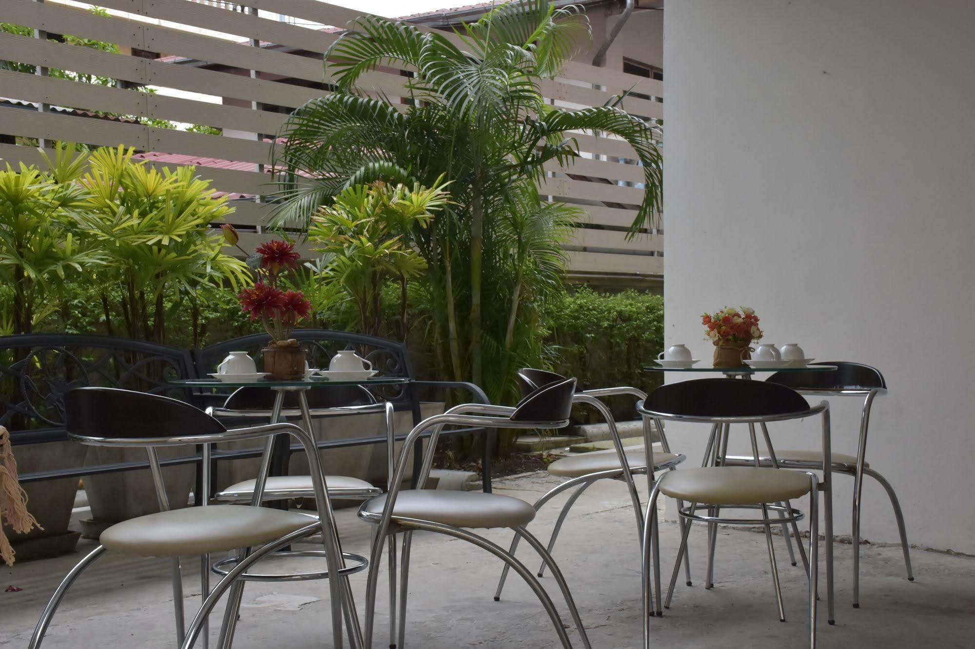 Nrv Place Apart Hotel Bangkok Esterno foto